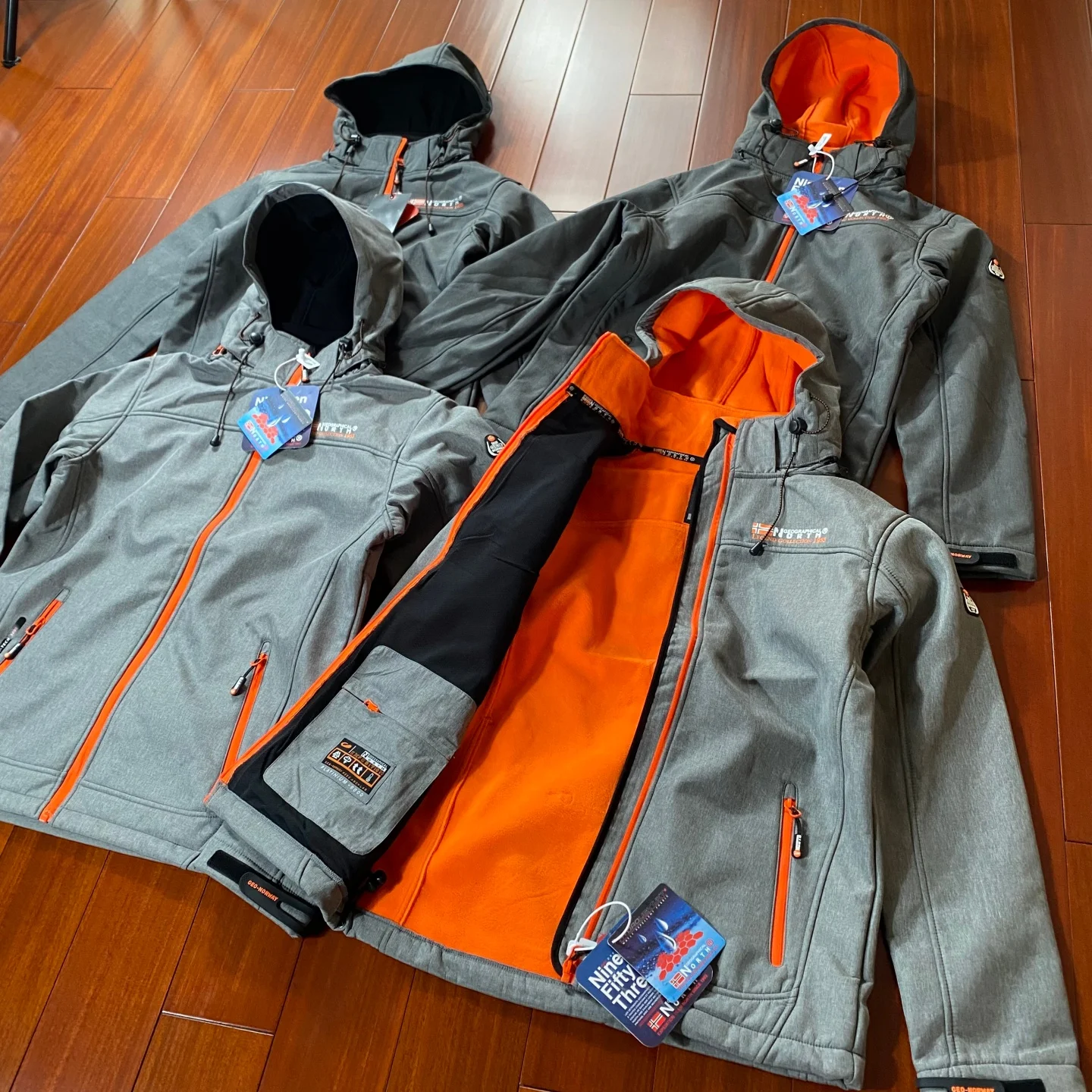 

Nordic Sle Outdoor Fce Lined Soft ell Jaet Men's Windproof Water Resistant Double Layer Cosite Hooded Jaet