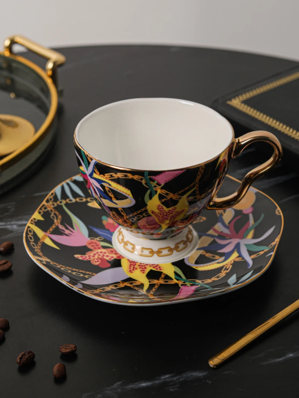 

Erica Beyer Gilt Butterfly Dance European Bone China Light Luxury Coffee Cup and Saucer Set Household Afternoon Tea Cup Water