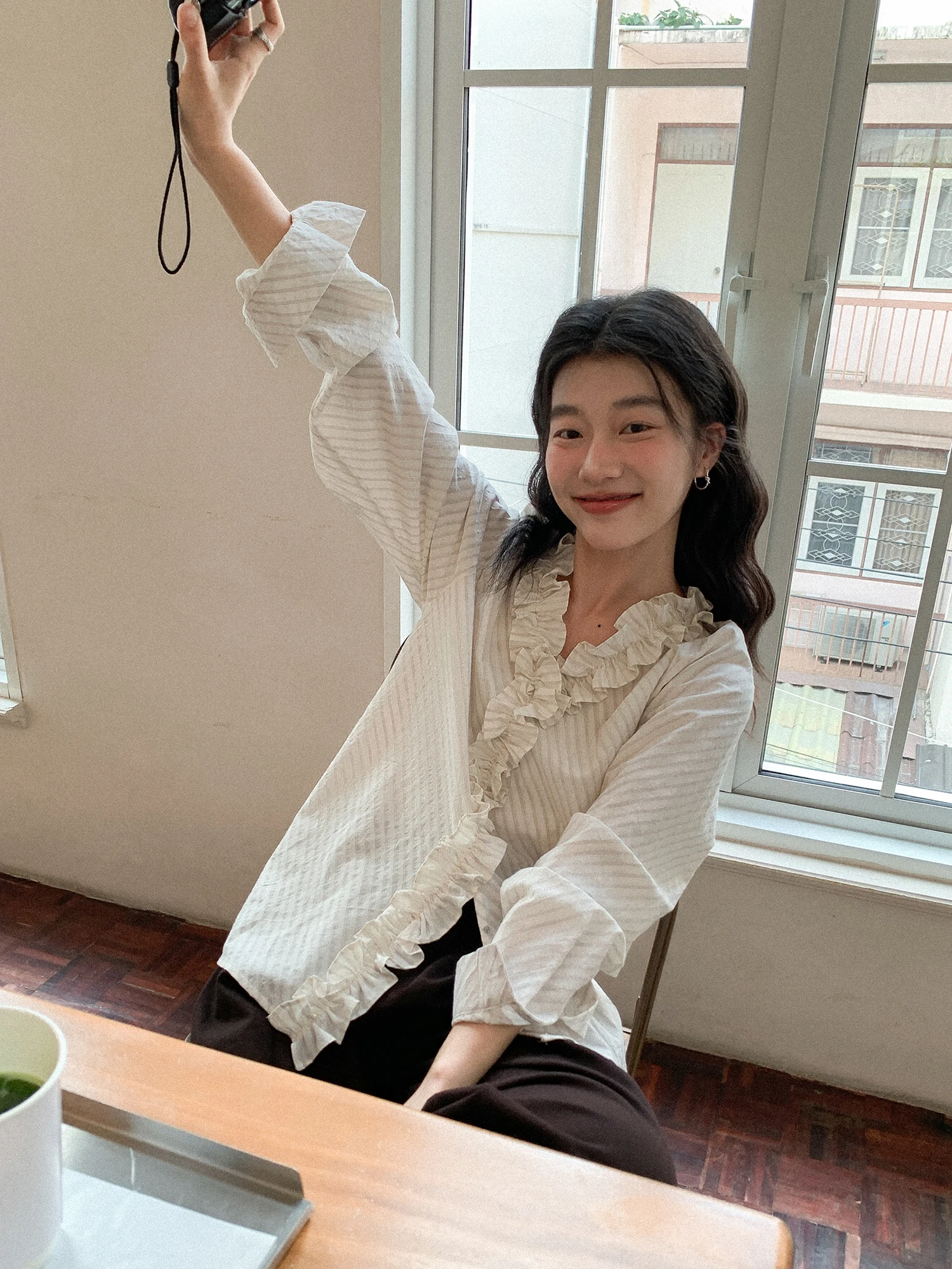 

Spring New Sle Women's Striped Long Sve V-ne irt Wooden Ear Faionable Korean Cleanfit Loose Fit irt