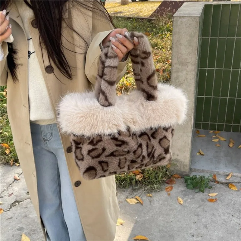 

Graceful Timeless Diaper Bag One Shoulder Mom Travel Baby Care Exquisite Stylish Sleek Versatile Chic Practical 2025 New