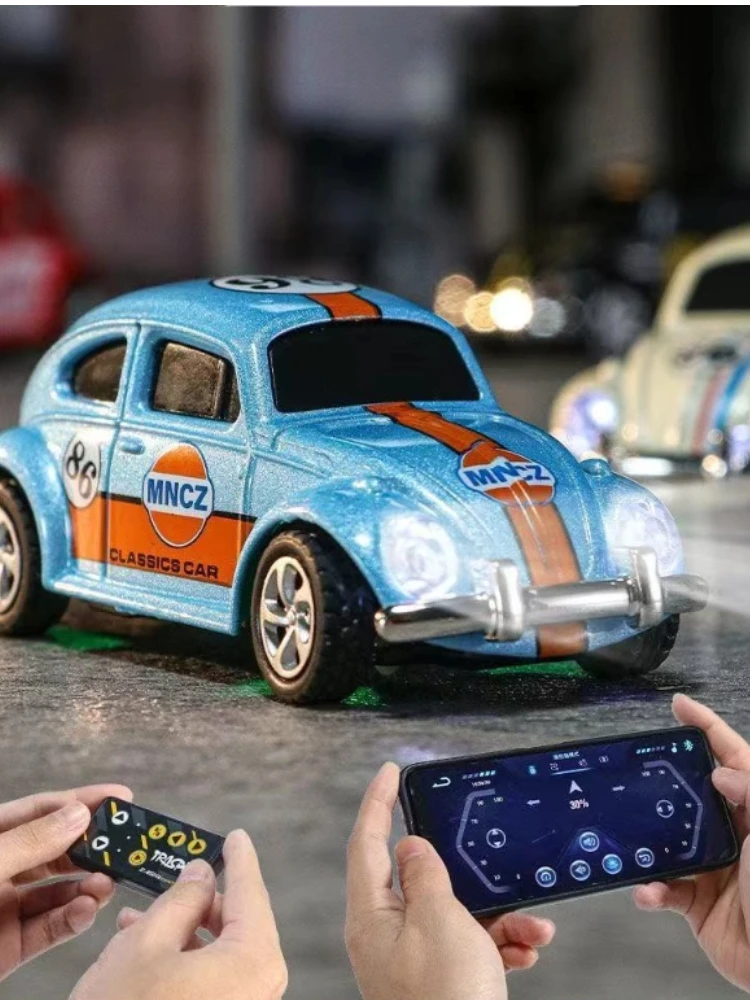 En Stock, escala 1:64, MINI coche teledirigido fundido a presión, Mini modelo de réplica de escarabajo Retro con luces de trabajo, juguete para niños 2,4G
