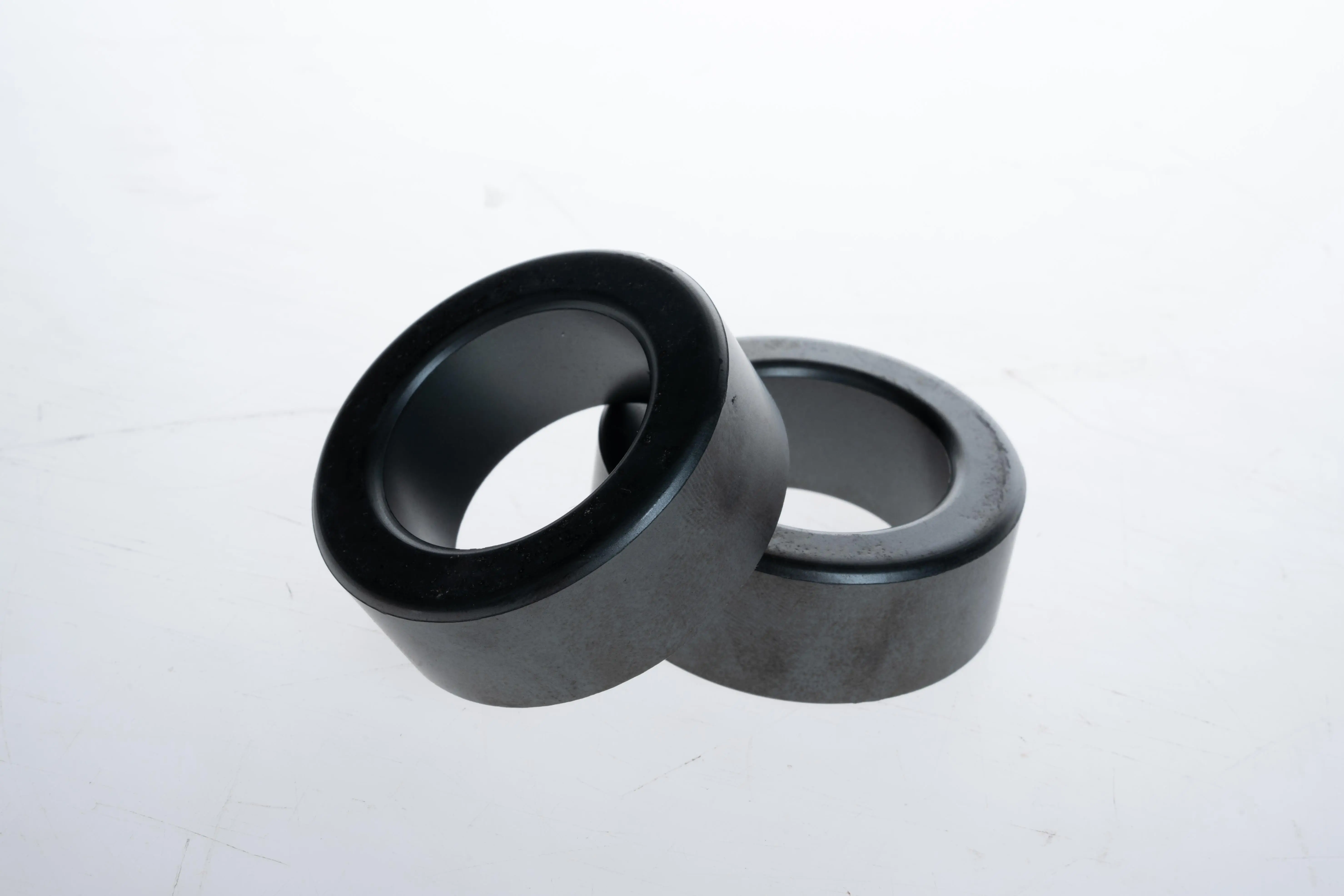 2pcs 63X38X25mm Isolator Ferrite Ring RF Choke Ferrite Bead MnZn PC40 Ferrite Toroid Core Transformer Inductor Coil Ring, Black