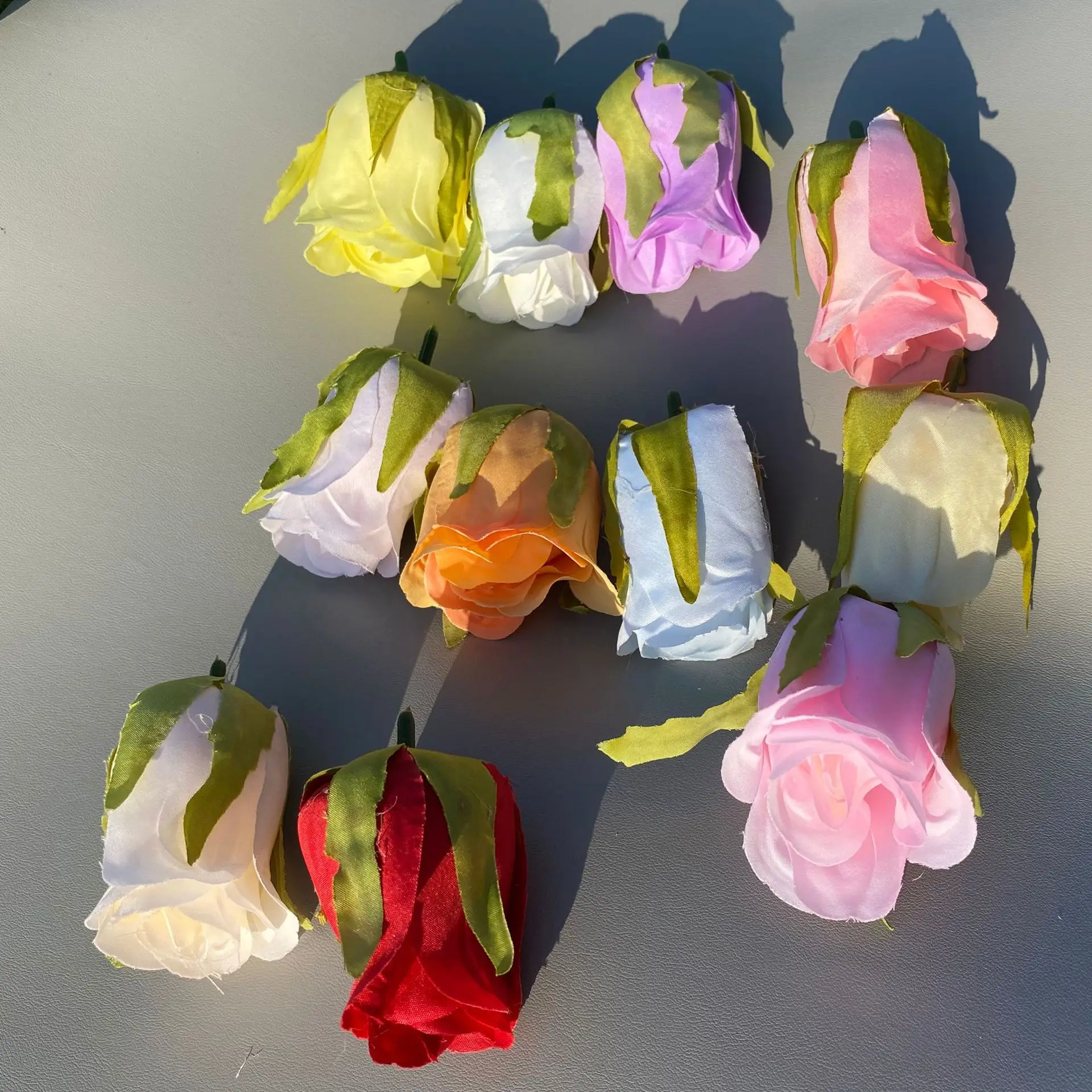 30Pc/lot Artificial Small Rose Flower Buds Silk Flowers Wedding Arch Decor Rose Home Party Holiday Floral Arrangement Rose Heads