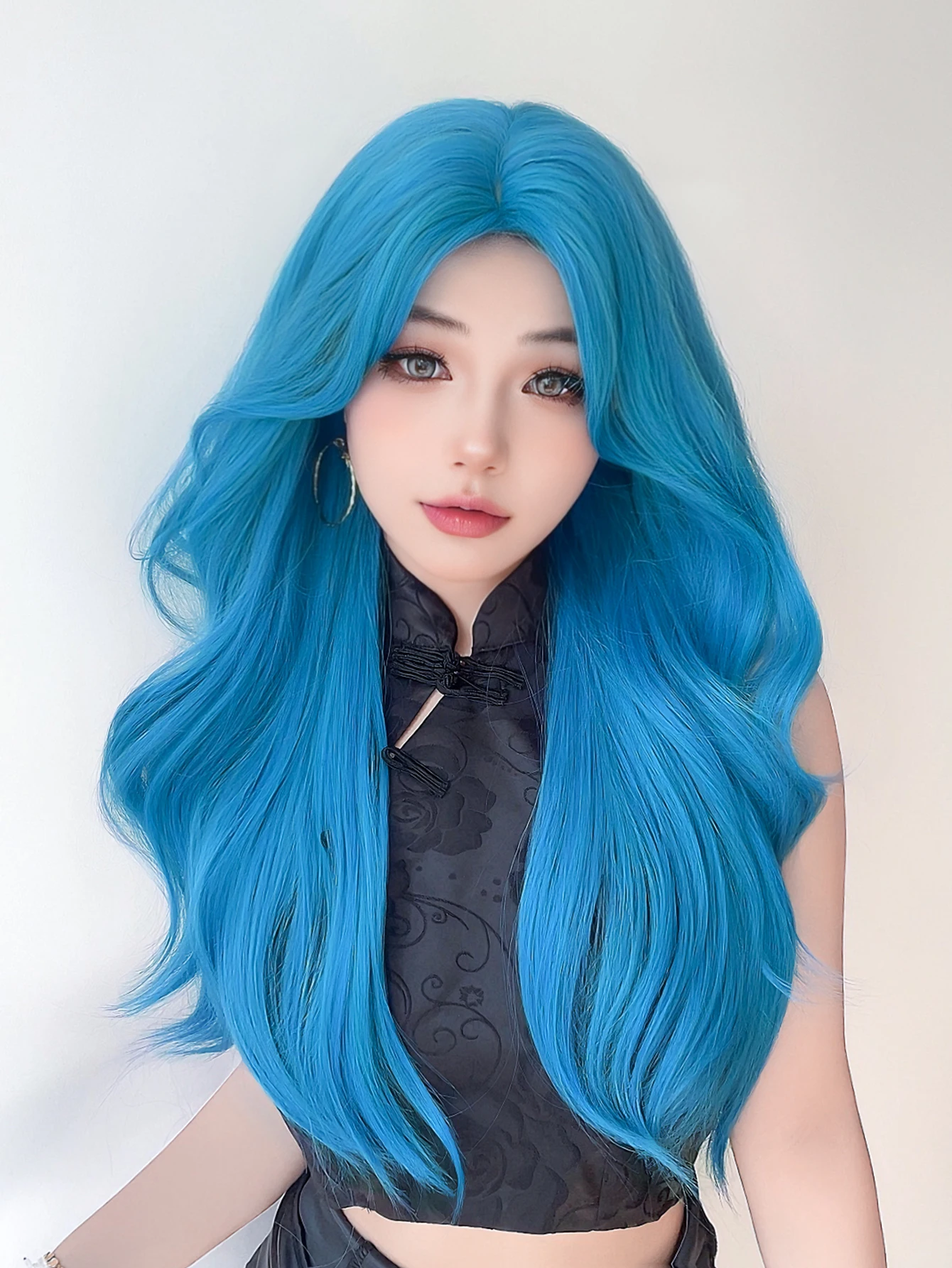 26Inch Sea Blue Color Synthetic Wigs Middle Part Long Natural Wavy Hair Wig For Women Cosplay Drag Queen Party Heat Resistant