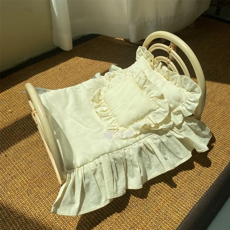 

Newborn Photography Props Baby Basket Vintage Rattan Baby Bed Weaving Baskets Wooden Crib for Newborn Photo Shoot