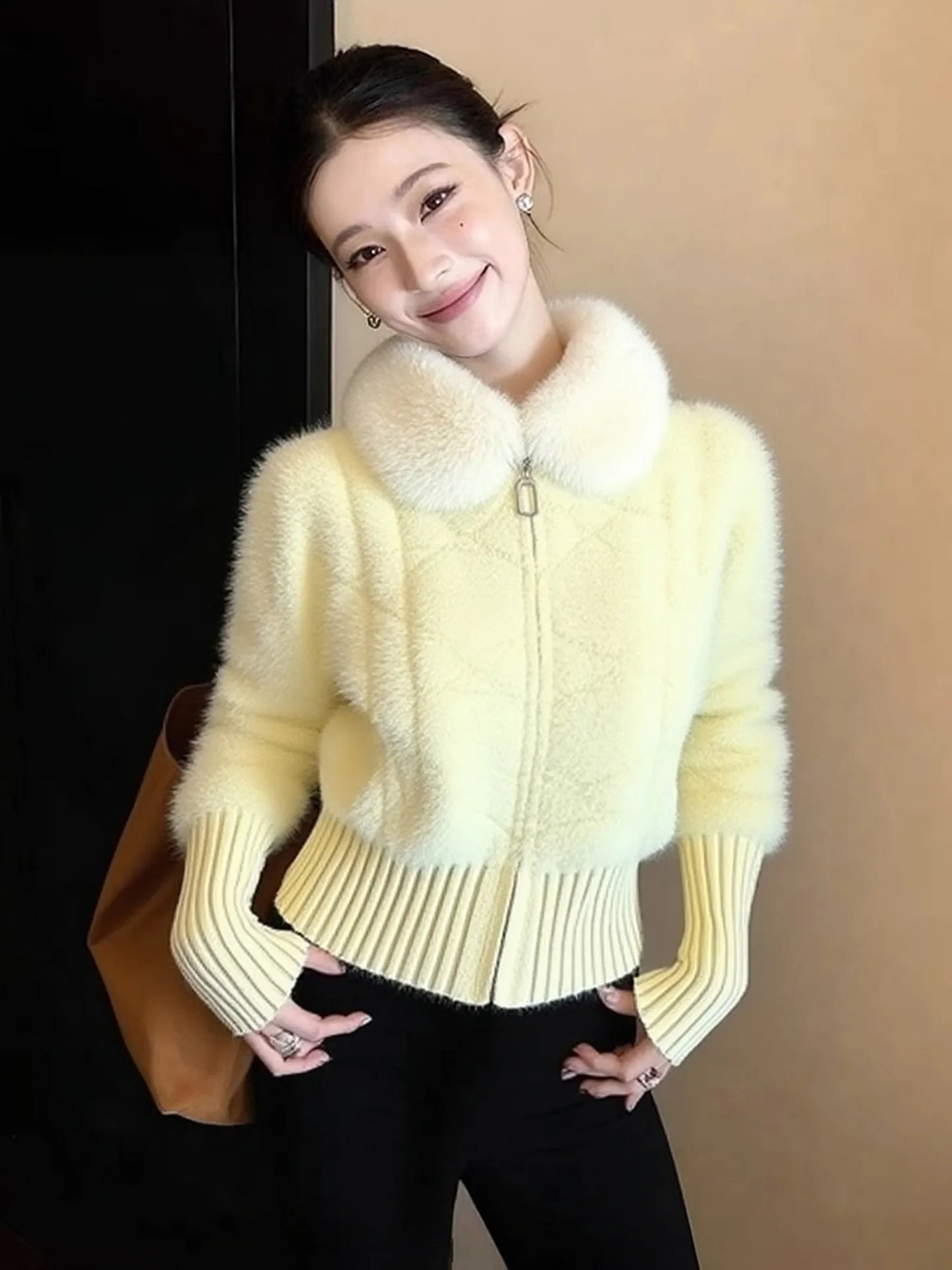 

Yellow Fluffy Women's Jaet Thiened Cute Lazy Sle Unique Beautiful Waist-Cut Versatile Top for Winter 2026 Online Exclusive