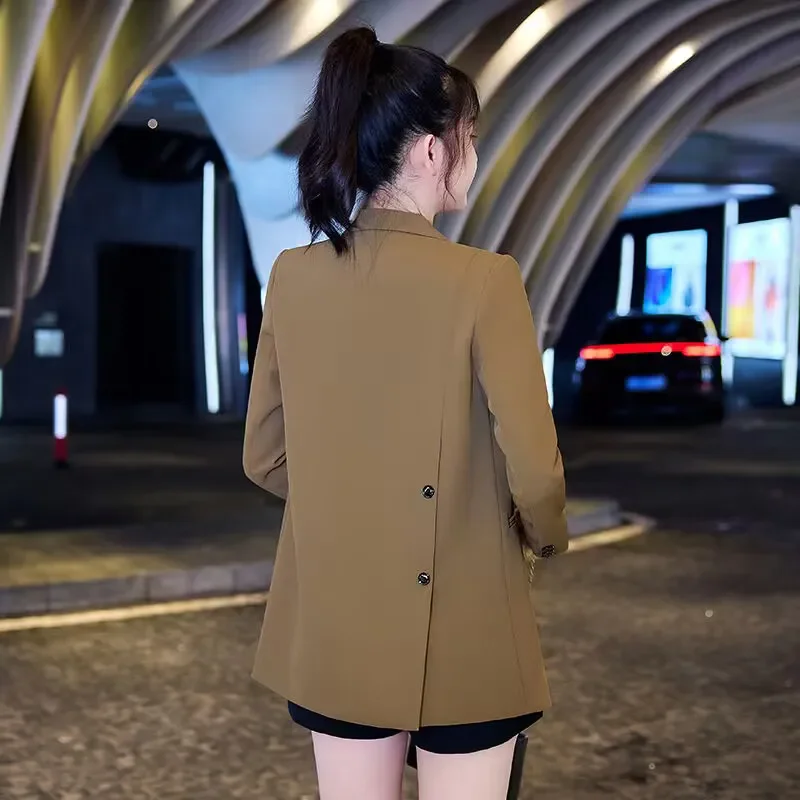 新しい女性の秋と冬のブレイズ黒綿裏地暖かいスーツジャケットファッション女性の韓国ストリート爆撃スーツコート