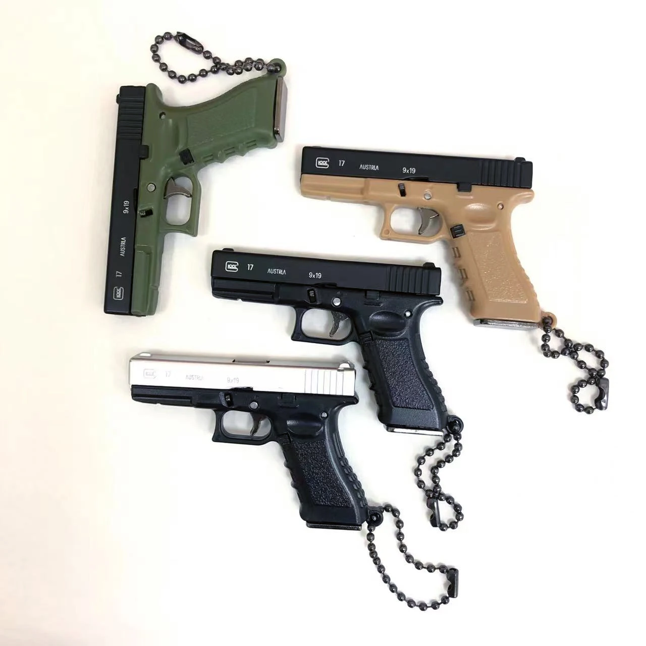 Holiday Party Gifts Alloy 1:3 G17 Pistol Model Memorabilia Detachable Toy Gun Ornament Home Decoration Crafts Pendant Keychain