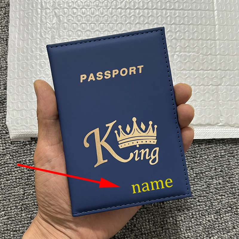 Tampa do passaporte do rei e da rainha com nome da cor do ouro para o par, suporte personalizado do livro do passaporte, customizável