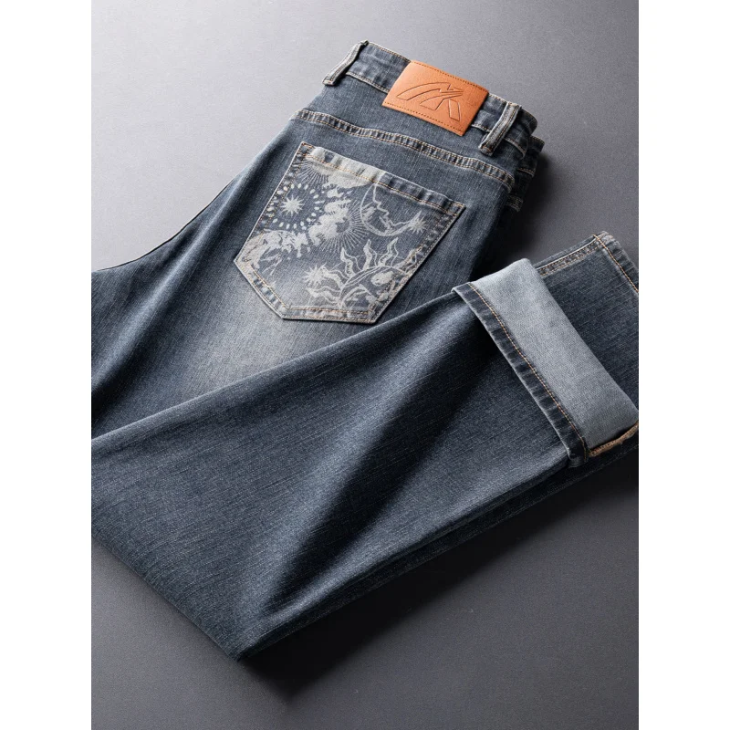 

2025Осенние новые мужские джинсы с модным принтом, молодежные повседневные универсальные элитные свободные прямые деловые мужские брюки