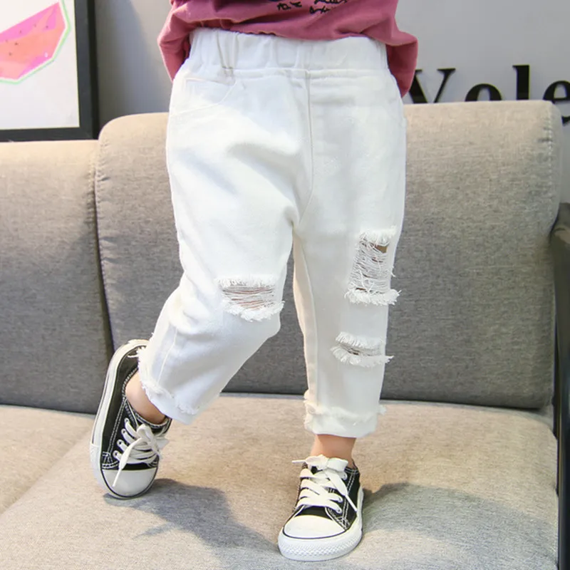 2025 Primavera Autunno Neonate Jeans strappati Bambini Bambini Pantaloni con buco rotto Pantaloni in denim con elastico in vita per ragazze di colore bianco