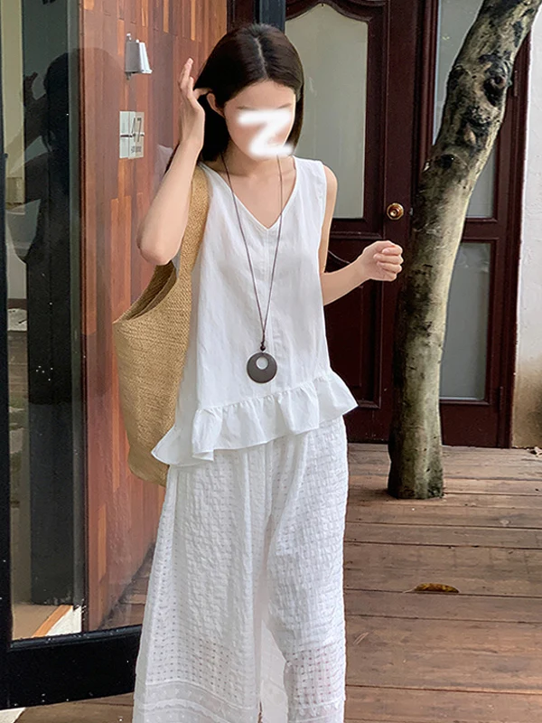 

Korean Style Simple Elegant Sleeveless V-Neck Blouse Design Sense Splicing Lace Top for Women Summer Season Polyester Fiber