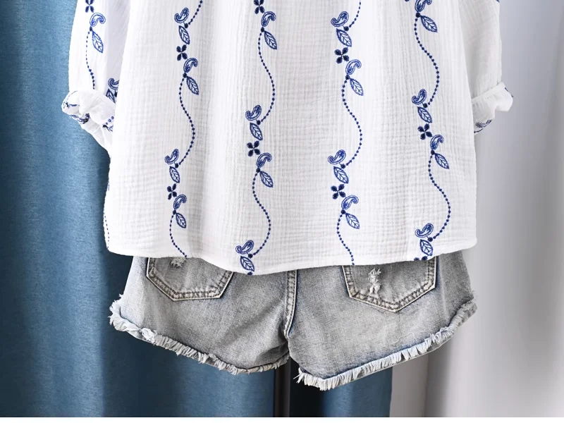 Одежда японского бренда 2025 года, белые рубашки и блузки с вышивкой в этническом стиле для женщин, летние топы с рукавами 3/4