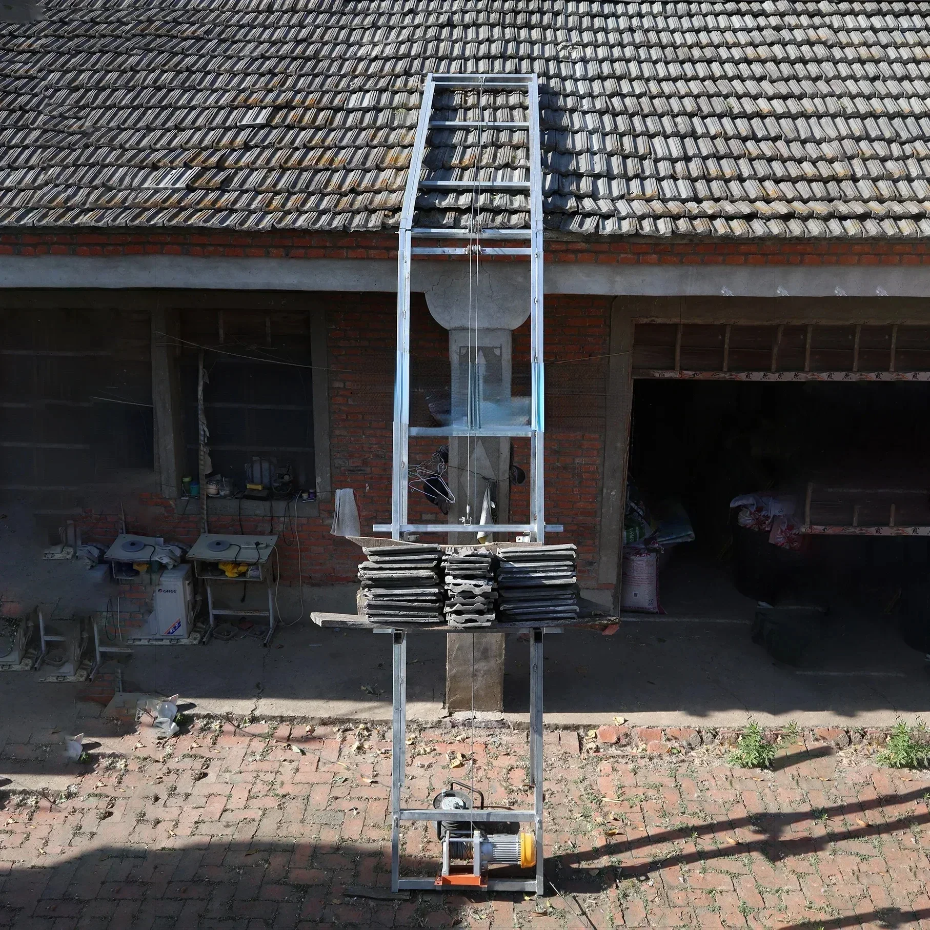 سقف مائل 4-20 متر منصة رفع متعددة الوظائف سلم كهربائي سوي للألواح الشمسية ارتفاع الربط المجاني مع المحرك #5