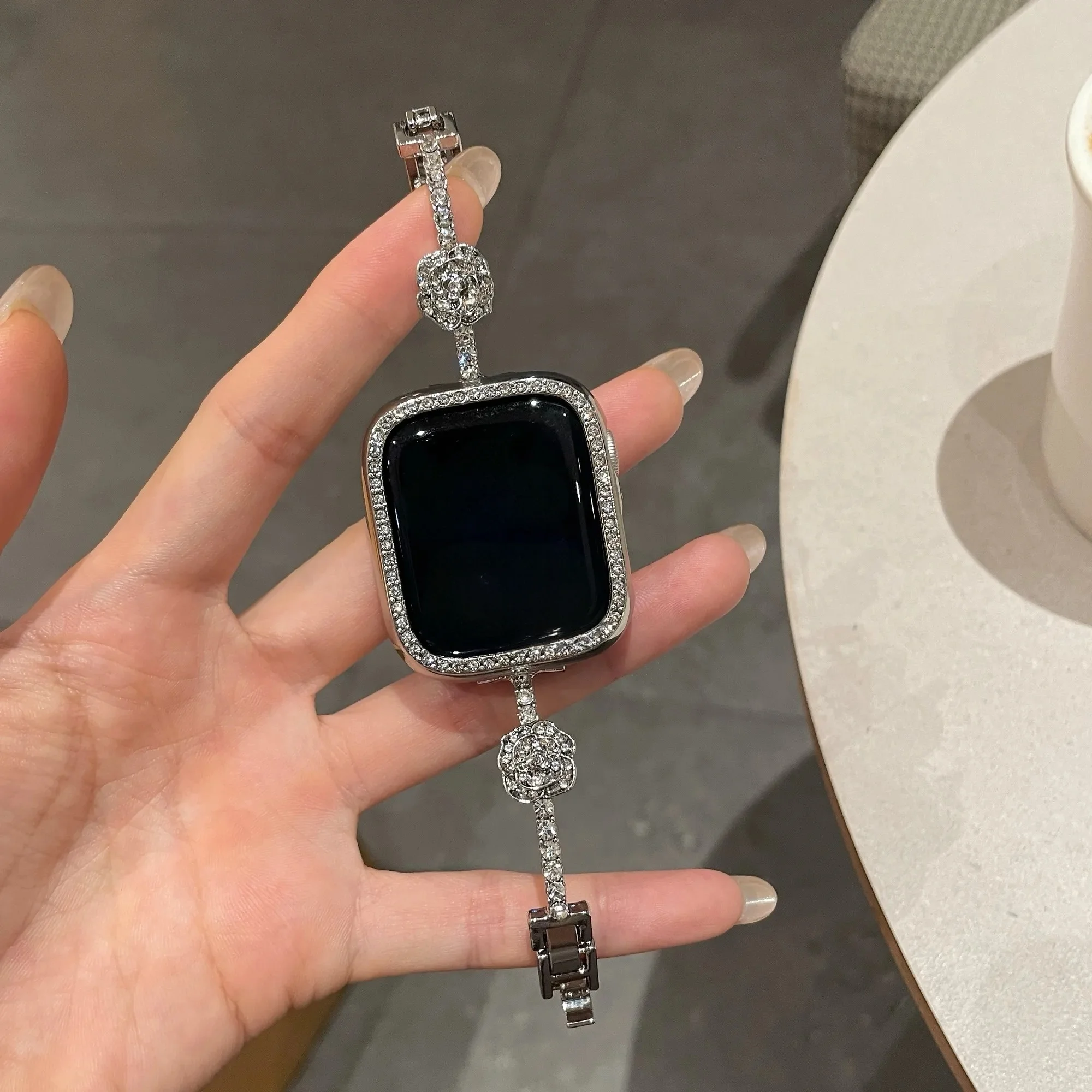 

Ремешок для iWatch с камелиями и бриллиантами, совместимый с моделями 38 мм, 40 мм, 41 мм, 42 мм, 44 мм, 45 мм, 49 мм, модный ремешок.