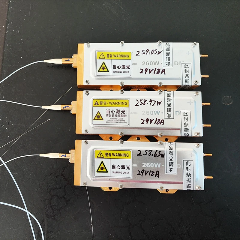 

Лазерный модуль 260 Вт Мощный лазерный инфракрасный насос Источник лазерного модуля с оптоволоконной разборкой