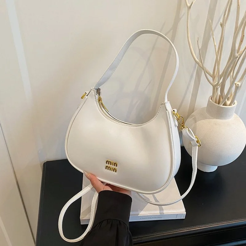 

Модная женская сумка-мессенджер из кожи премиум-класса, разработанная известным дизайнерским люксовым брендом