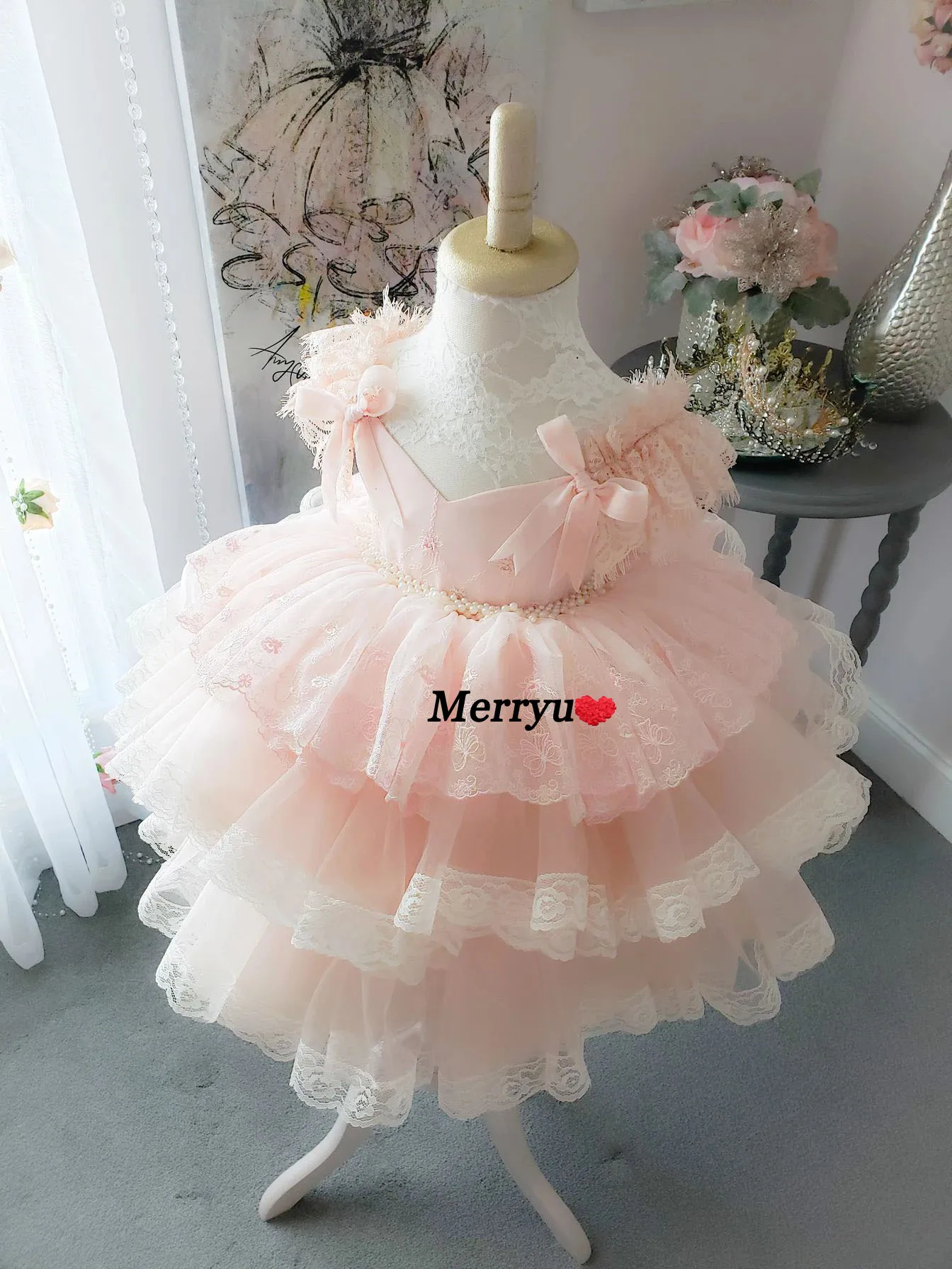 Cute Puffy Pink Tiered Ball Gown Girl Pageant Dress Pearls Beading Flower Girl Dresses Lace First Communion Dress New Year