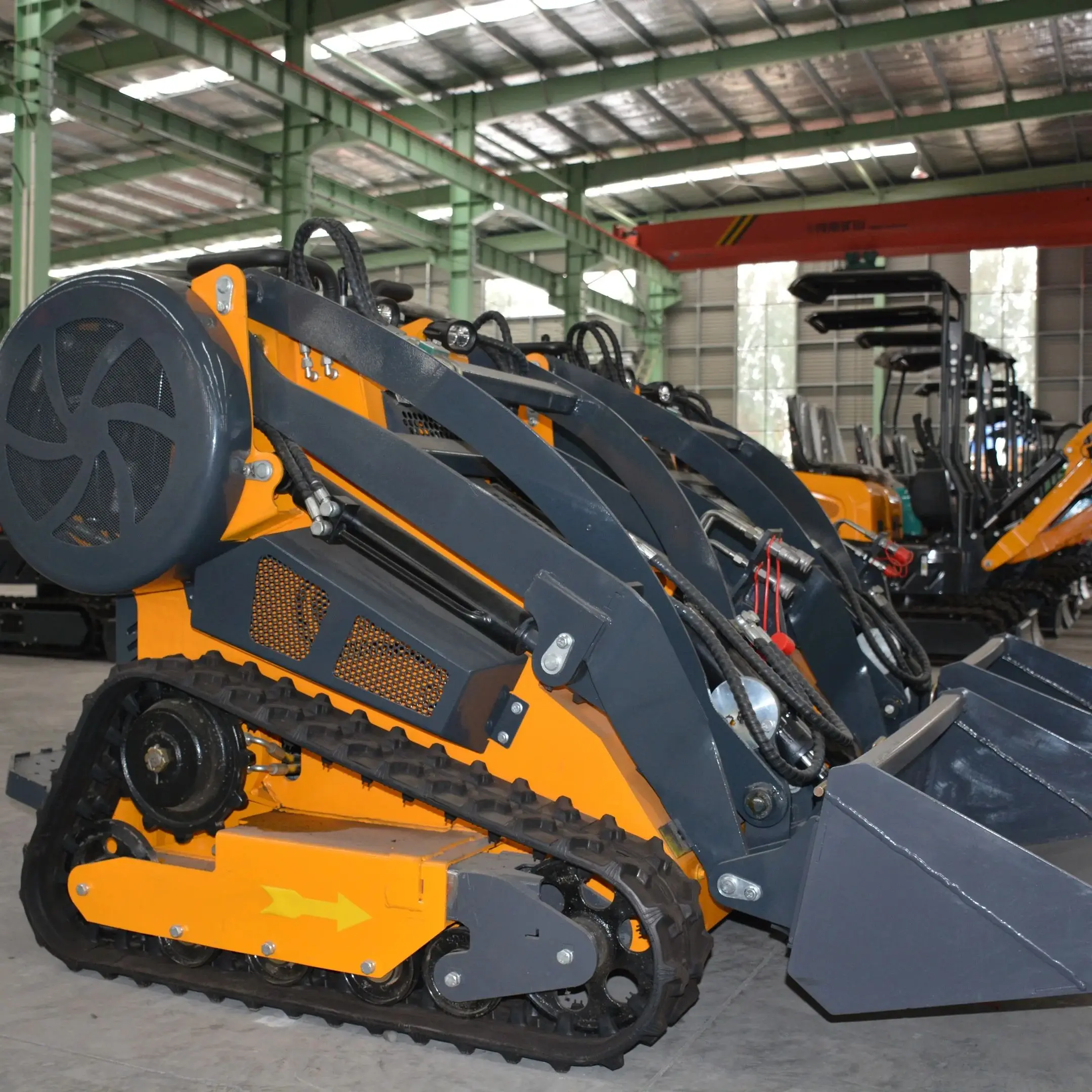 Compact track frame on small skid steer loader, new mini skid steer loader