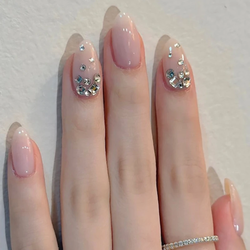 

Shiny Rhinestone Nude Pink Pearlescent Almond Nail Art Stylish Wearable False Nail Detachable Finished Fake Nails Press on Nails