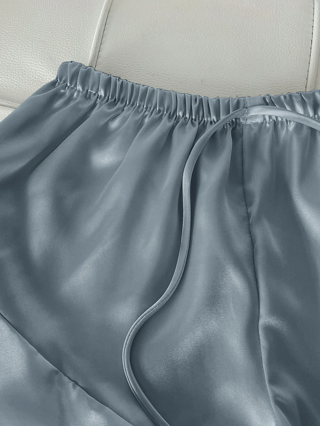 Solides Satin-Pyjama-Set mit V-Ausschnitt, Cami-Oberteil, Rüschen-Shorts, Damen-Nachtwäsche, Loungewear – Detail 17