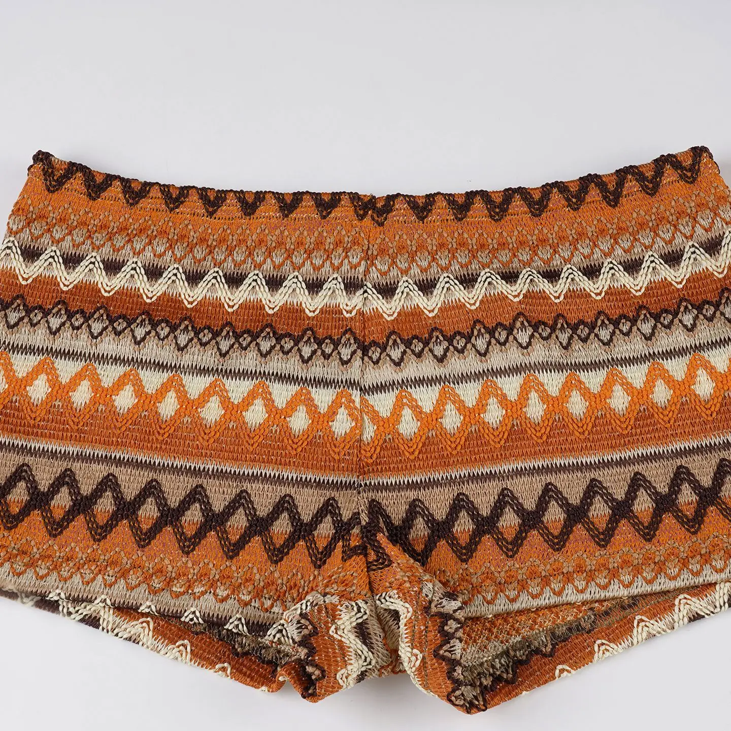 Pantaloncini lavorati a maglia a righe colorate stile vacanza bohémien Pantaloncini casual a vita bassa retrò da donna