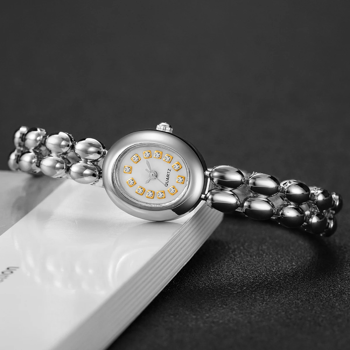 1Pcs Women's Gift Watch Simple Fashion Small Dial Classic Trend Light Luxury Quartz Bracelet Watch ( Box Not Included )