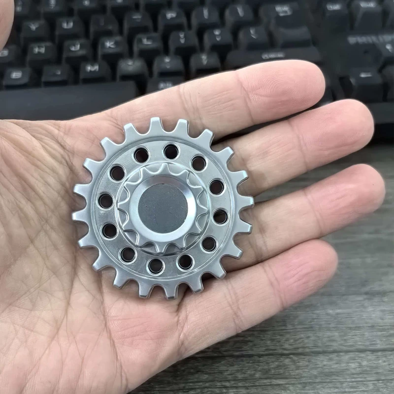 Metal Gear Fidget Spinner voor volwassenen Stress Relief Speelgoed Autisme ADHD Angst Cool Gadgets Unieke geschenken Tienerjongens