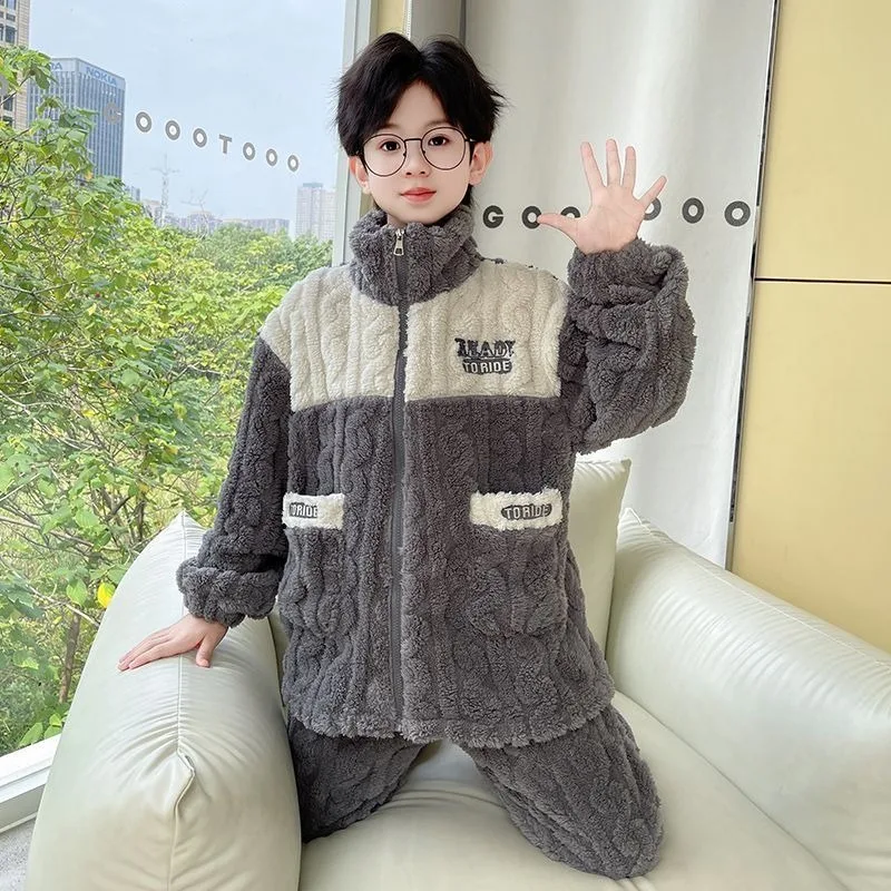 

Пижамный комплект из кораллового флиса для мальчиков, утепленная зима 2025 года, одежда для сна для больших детей, теплая фланелевая домашняя одежда для маленьких мальчиков