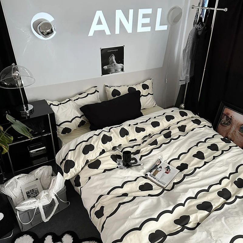 Black and White Love Heart Bed Cover Sets and Bed Sheet Pillowcase Single Twin Queen Size Simple Adult Bedding Linens NO Filling