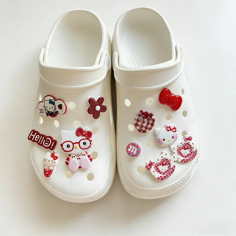 Neue klassische rote Hello Kitty Schuh-Charms mit Schleifen & Blumen – Süße purpurrote Katzen-Dekoration für Lochschuhe, Strandschuhe & Accessoires