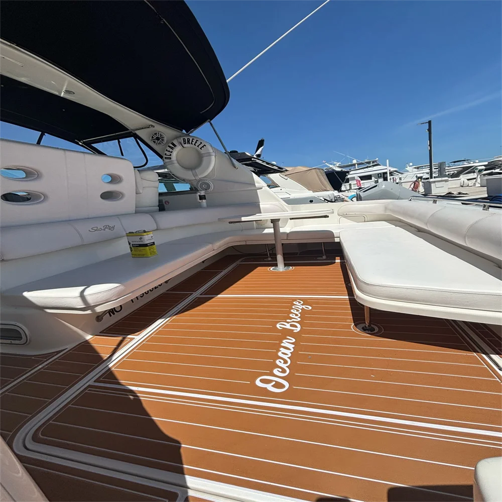 แผ่นรองพื้นเรือ Sea Ray Sundancer 400 ปี 1998-1999 สำหรับพื้นที่อาบน้ำและห้องนักบิน ทำจากวัสดุ EVA ลายไม้สัก แบบ SeaDek Gatorstep ติดตั้งง่ายด้วยกาวในตัว d8m5dg4