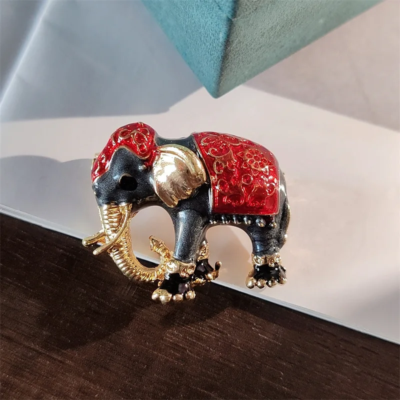 Hot Selling Enamel Elephant Brooch Men's Shirt Chest Circumference Clothes Brooch Sweater Jewelry Accessories Fashion Party Gift