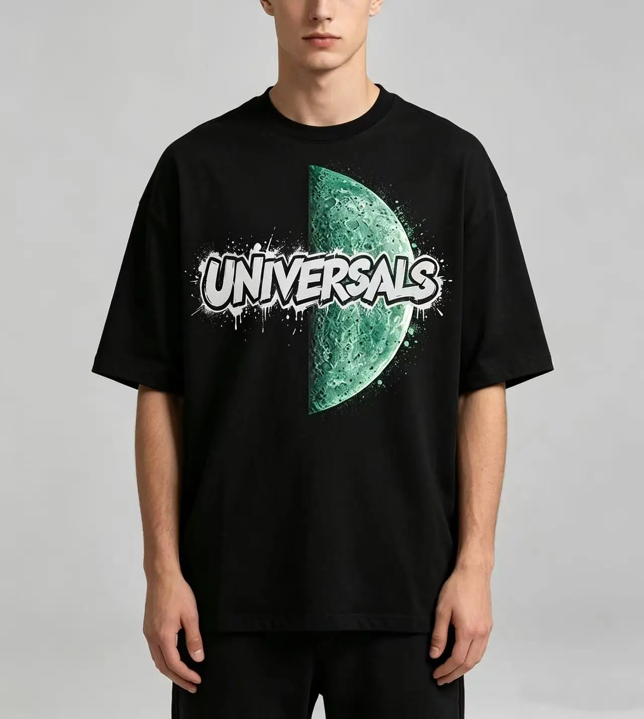 Unisex Minimalist Green Semicircle UNIVERSALS Letter Graphic T‑Shirt Men Women Casual Space Style Oversized Cotton Tee