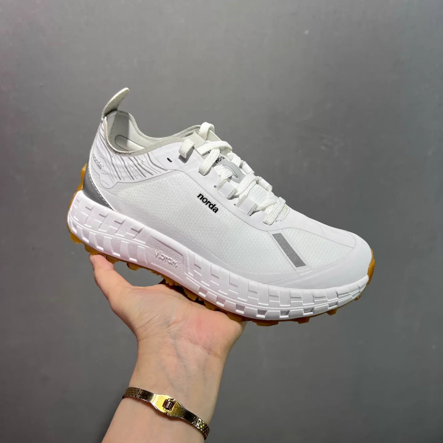 New 2025 Bestselling Breathable Professional Comfort Lightweight Running Shoes for Long-Distance Training Excellent