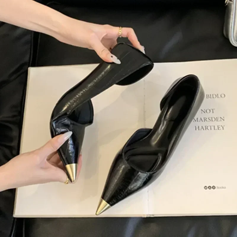 Eleganckie czółenka na niskim obcasie z ostrym noskiem, damskie modne płytkie buty markowe od projektanta, wygodne, miękkie skórzane buty do pracy biurowej.
