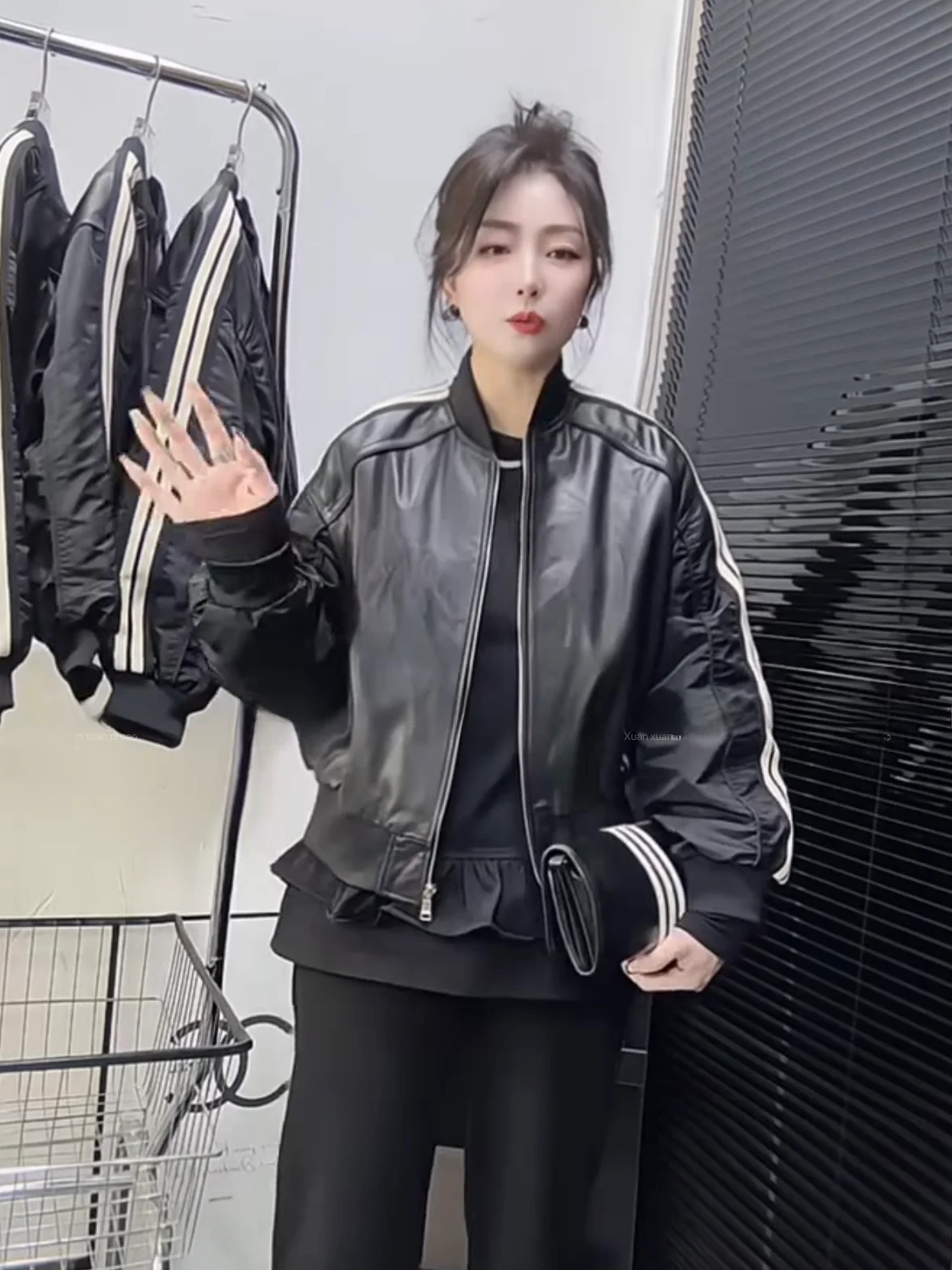 

Ning Summer New Sle Loose Fit eepskin Leather Jaet Baseball Coat White Stripe Ribbed Collar Long Sve Women's Coat