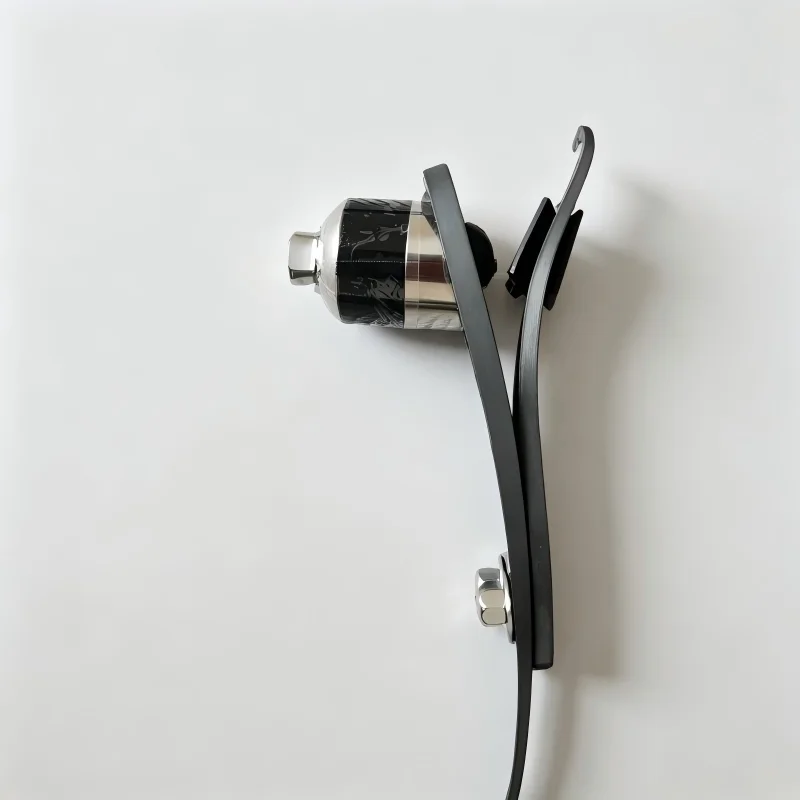 New type prosthetic limb accessories with energy storage carbon fiberprosthetic foot formed by aerospace manufacturing