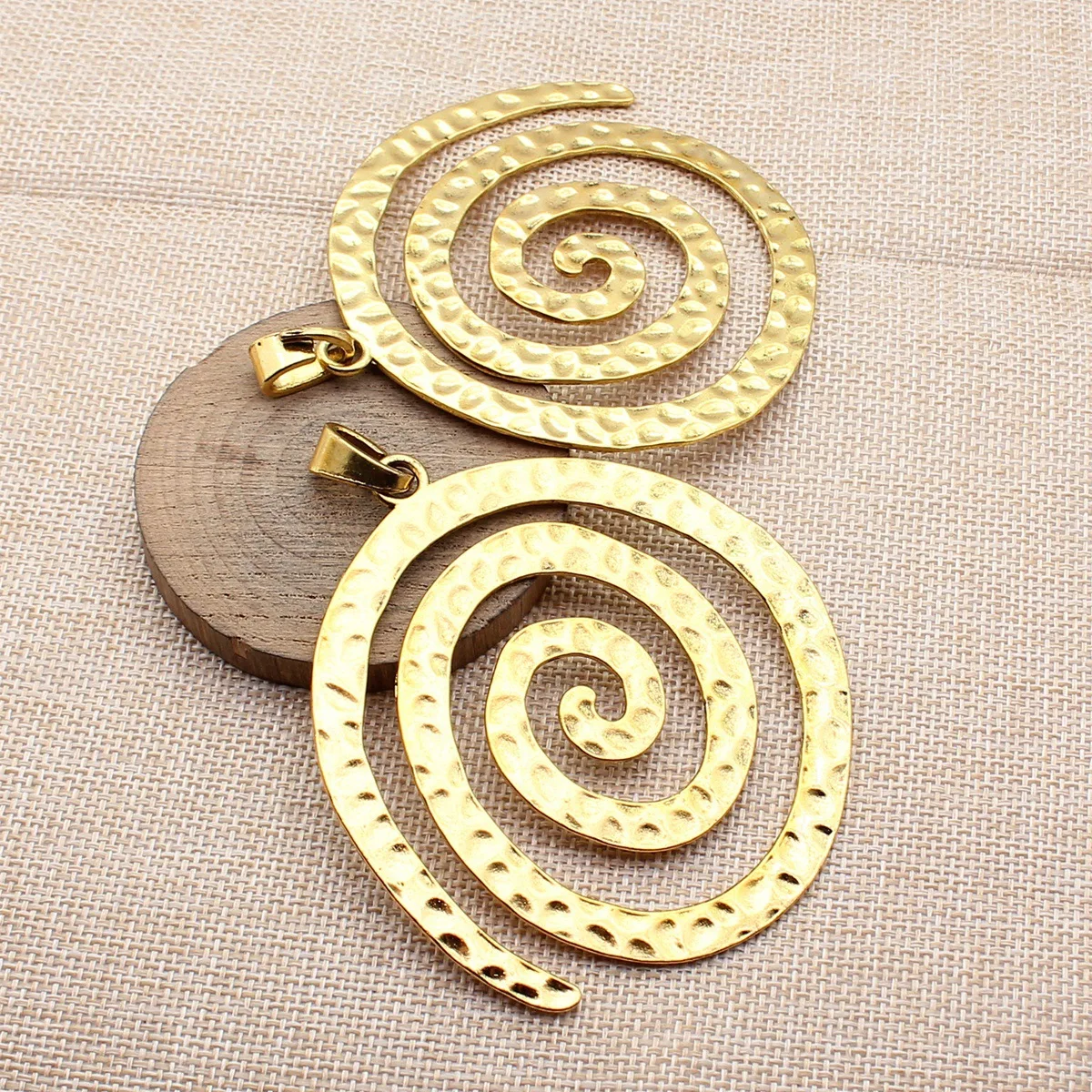 

2pcs 98x79mm(3.86x3.11inch) 2 Colors Antique Gold Color Antique Silver Color Large Hammered Swirl Pendants Jewelry Accessories