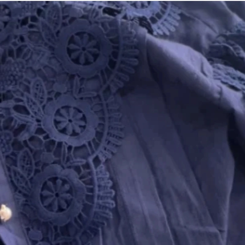 เสื้อเชิ้ตลูกไม้ฉลุลายสไตล์วินเทจสำหรับผู้หญิง แขนยาวพอง คอตั้ง ติดกระดุม ดีไซน์เก๋ แมทช์ได้กับทุกชุด รุ่น 12419