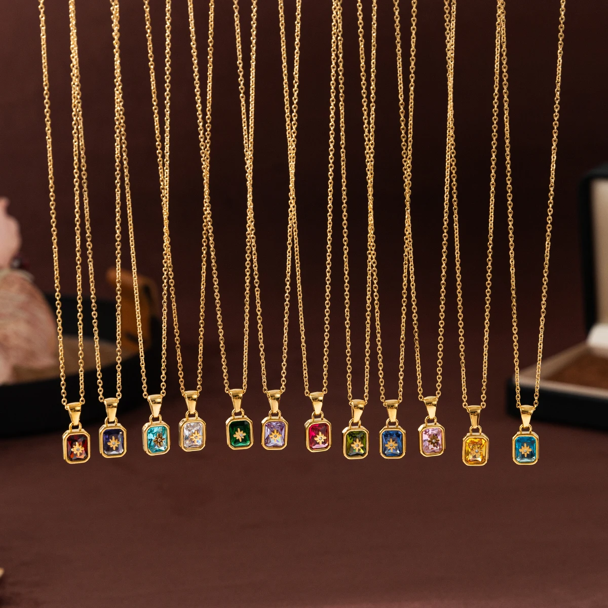 الفولاذ المقاوم للصدأ الأوروبية والأمريكية الجديدة نورث ستار ديسمبر قلادة نجمة حجر الولادة، مقاوم للماء والحفاظ على اللون