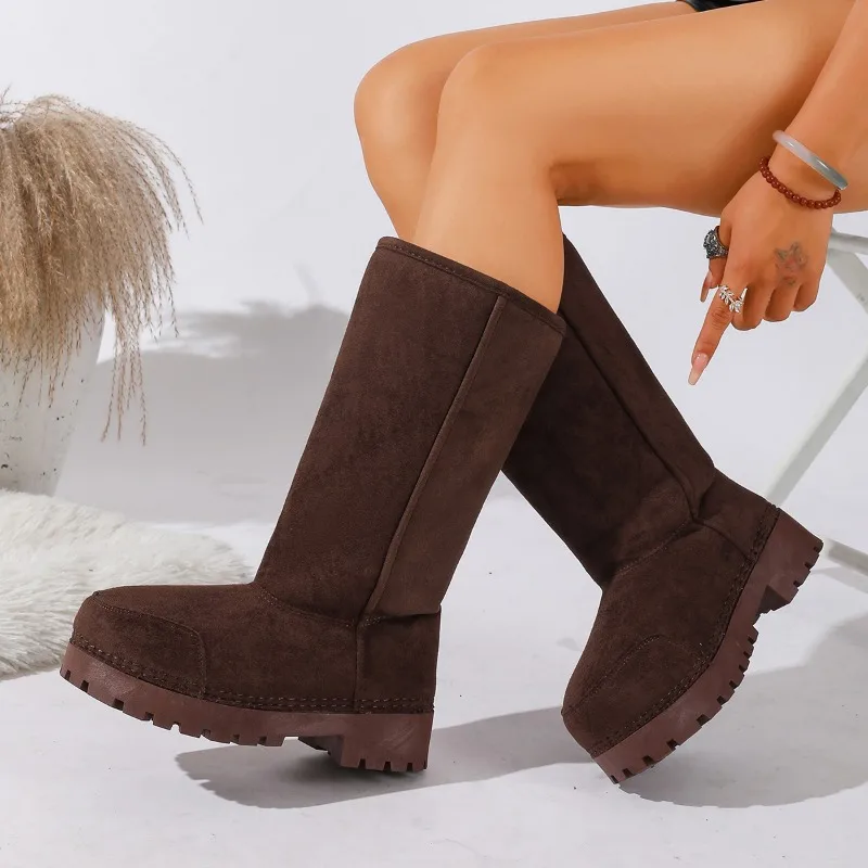 Winter Thick and Warm Padded Cotton Boots for Women, Stylish with Thick Sole, Perfect for Snowy Weather.