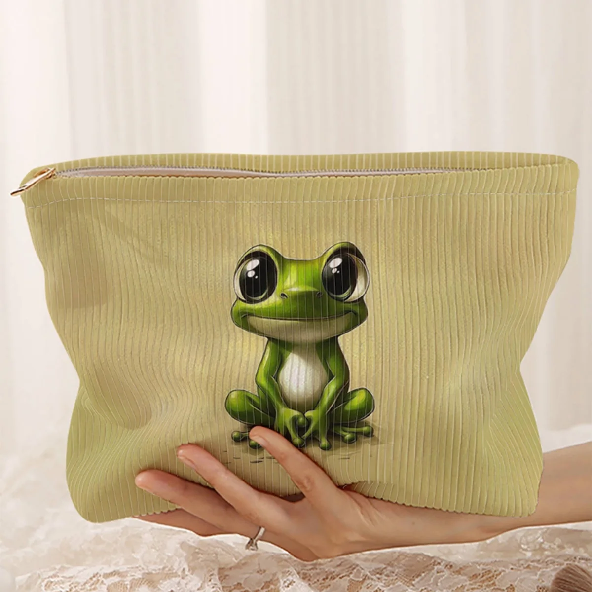 

Frog patterned corduroy makeup bag, lightweight zipper storage box, multifunctional bag with lining, used for storing cosmetics