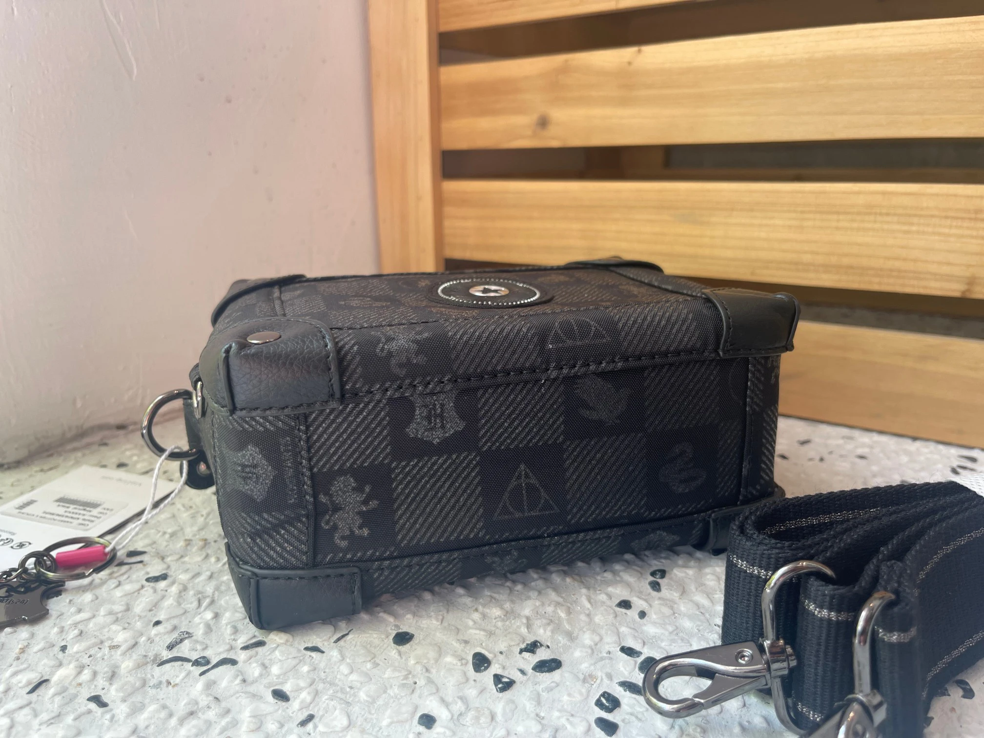 New crossbody box bag for men and women with large capacity, multifunctional, fashionable and advanced style suitable for daily