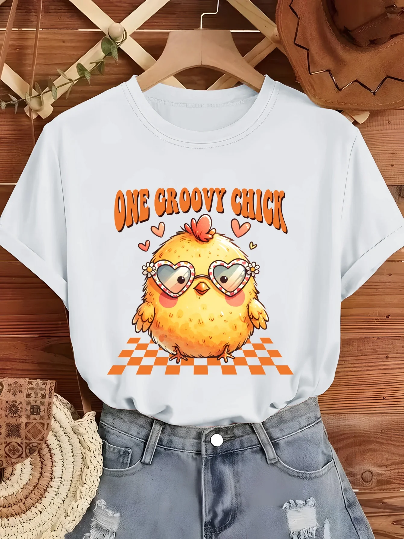 One Groovy Chi Printed Short Sleeved T-shirt Heart Shaped Sunglasses Chicken Checkered Pattern Summer Casual Fun Wear Trendy Top
