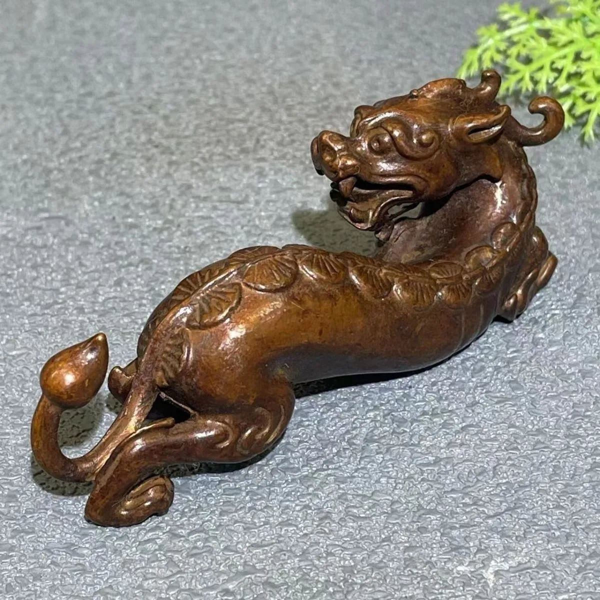 Vintage China Archaize Crafts Copper Alloy Pi Xiu Furniture Table Ornament