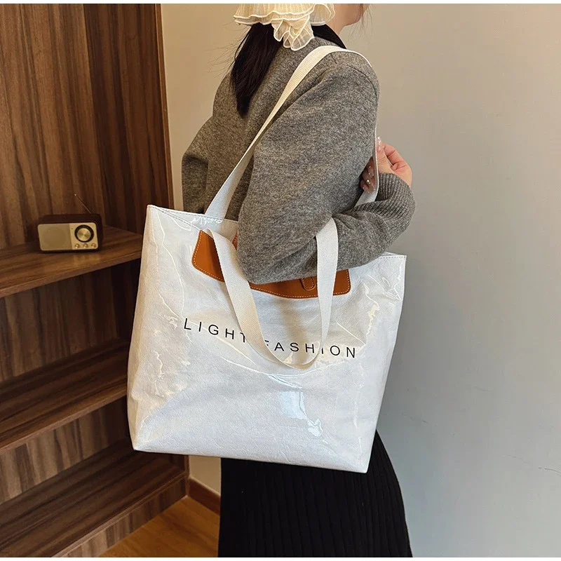 Klare Tragetasche aus PVC-Kraftpapier mit Farbkontrast, luxuriöse Vintage-Hobo-Umhängetasche, wasserdichte Shopper-Handtasche mit Buchstaben oben – Detail 4