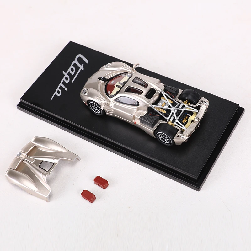 CM Model 1:64 Utopia Alloy Model Car Removable engine cover