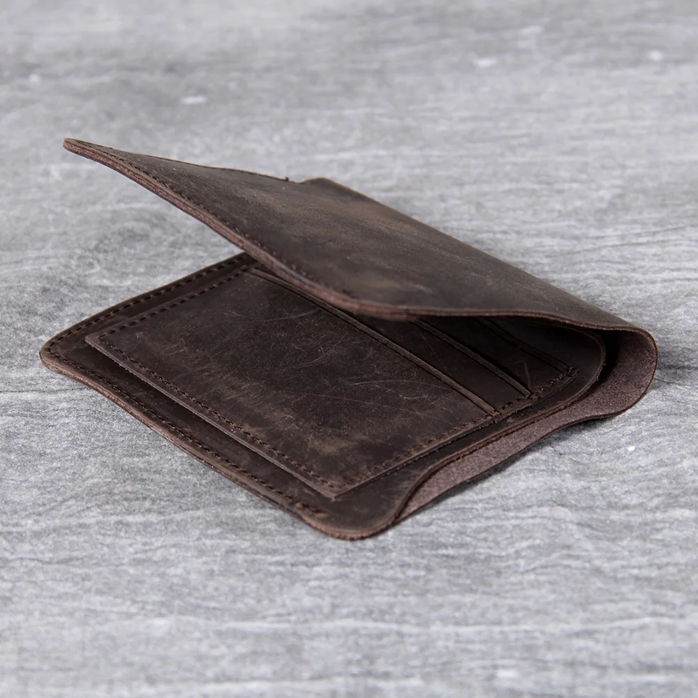 S.WORKER Klassische Kurzbörse aus Vollnarbenleder für Herren, Minimalistische Taschenbörse mit Kartenhalter – Detail 8