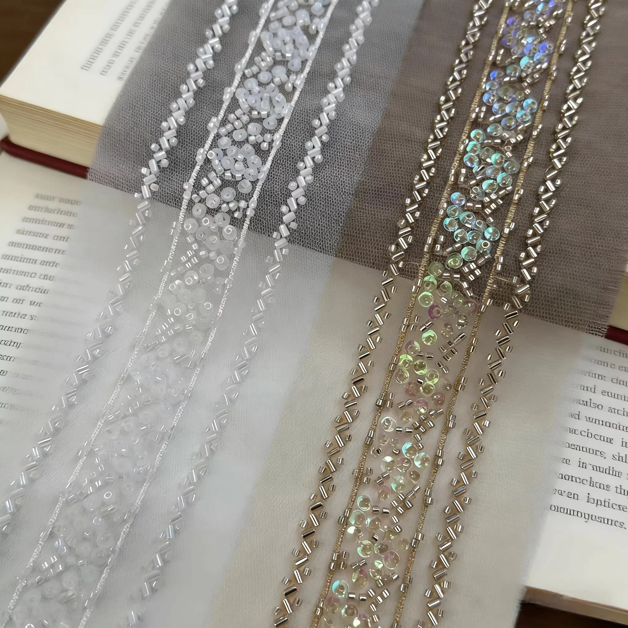 

Ткань длиной 3 ярда для пошива юбок, штор, аксессуаров для одежды, кружевная тесьма шириной 4 см, машинная вышивка, кружевная тесьма с бисером, лента с бисерной отделкой.